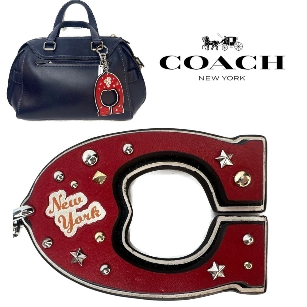 COACH VARSITY C BAG CHARM (F23585)
SILVER/TRUE RIVETED RED KEY CHAIN KEYCHAIN